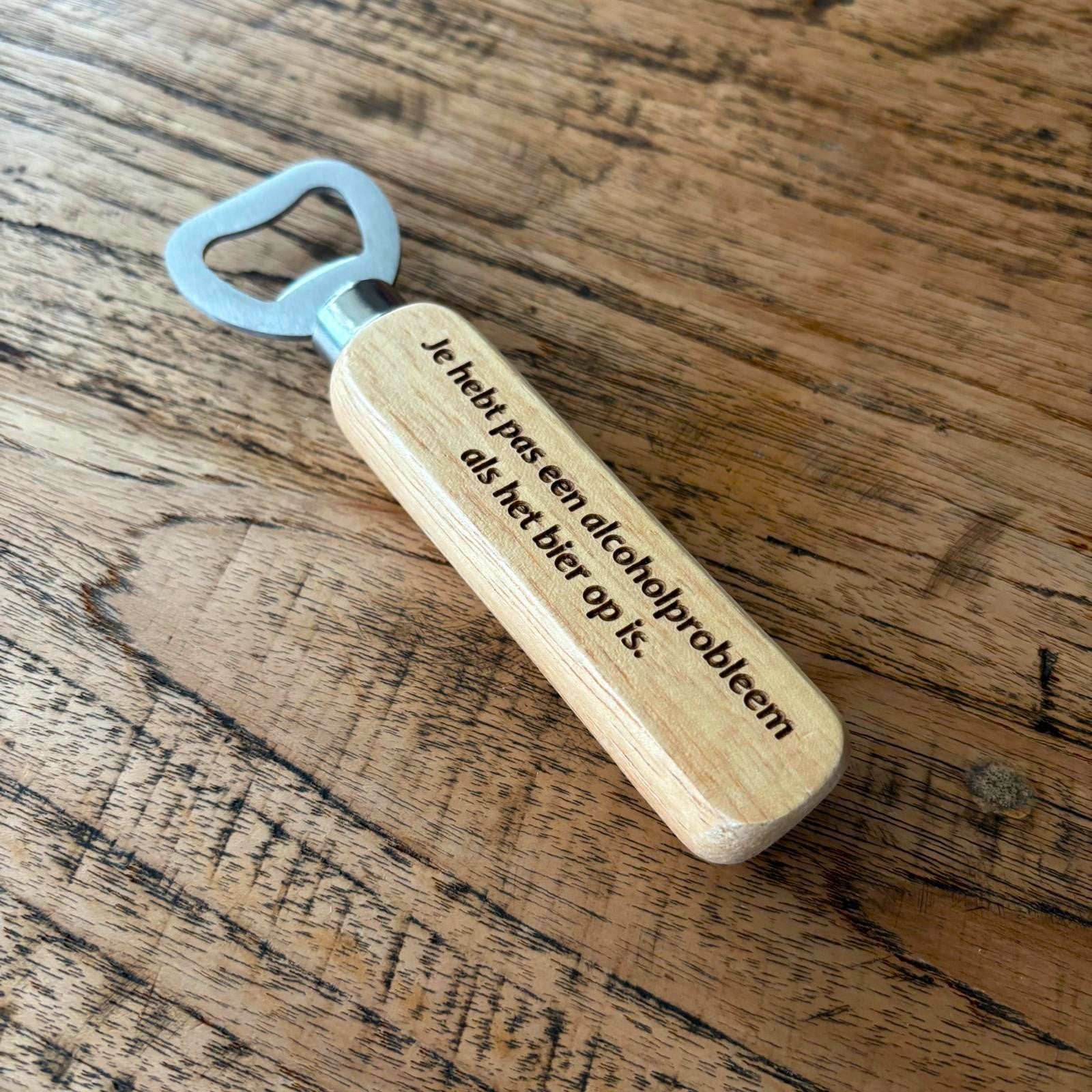Bieropener 'Je hebt pas een alcoholprobleem als het bier op is'