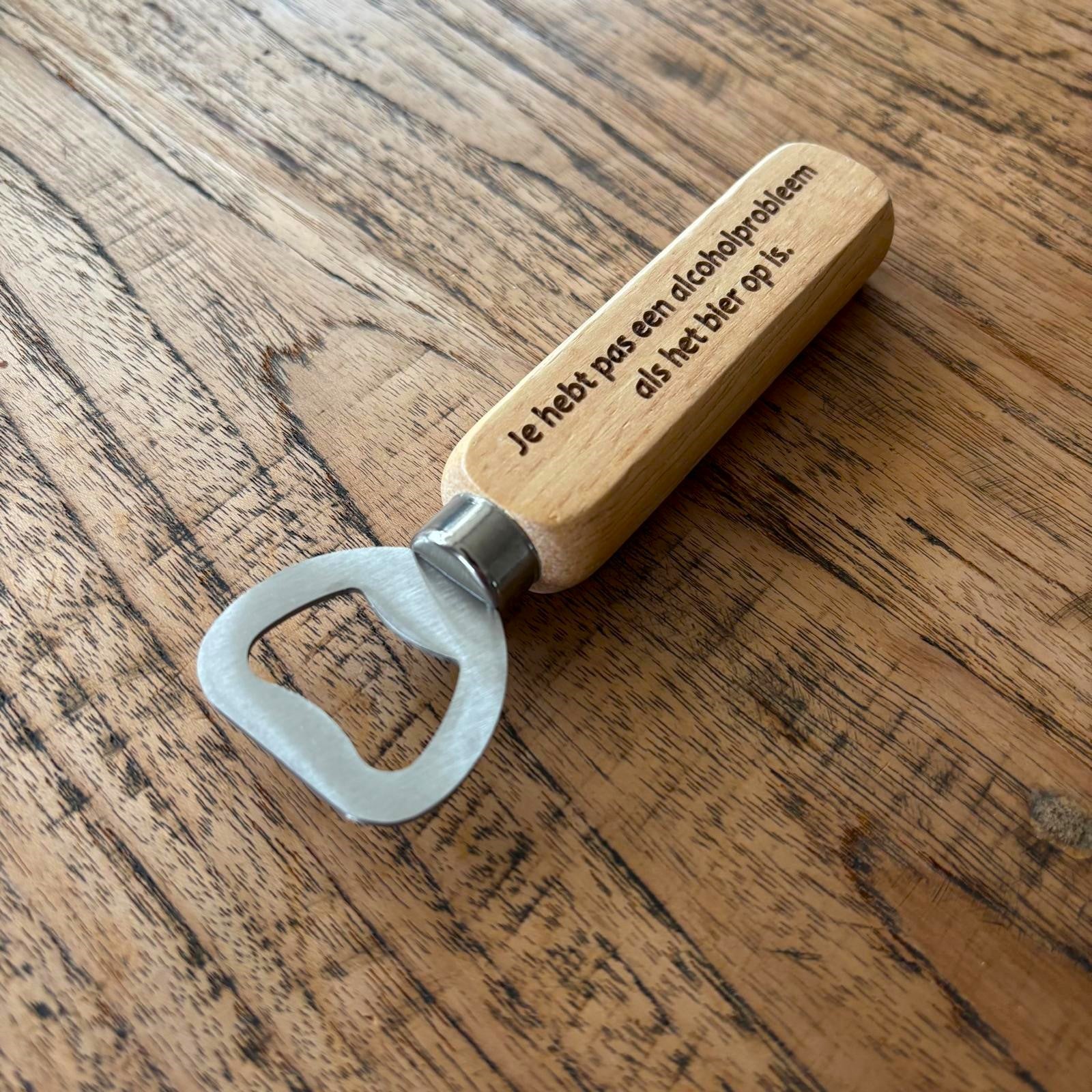 Bieropener 'Je hebt pas een alcoholprobleem als het bier op is'
