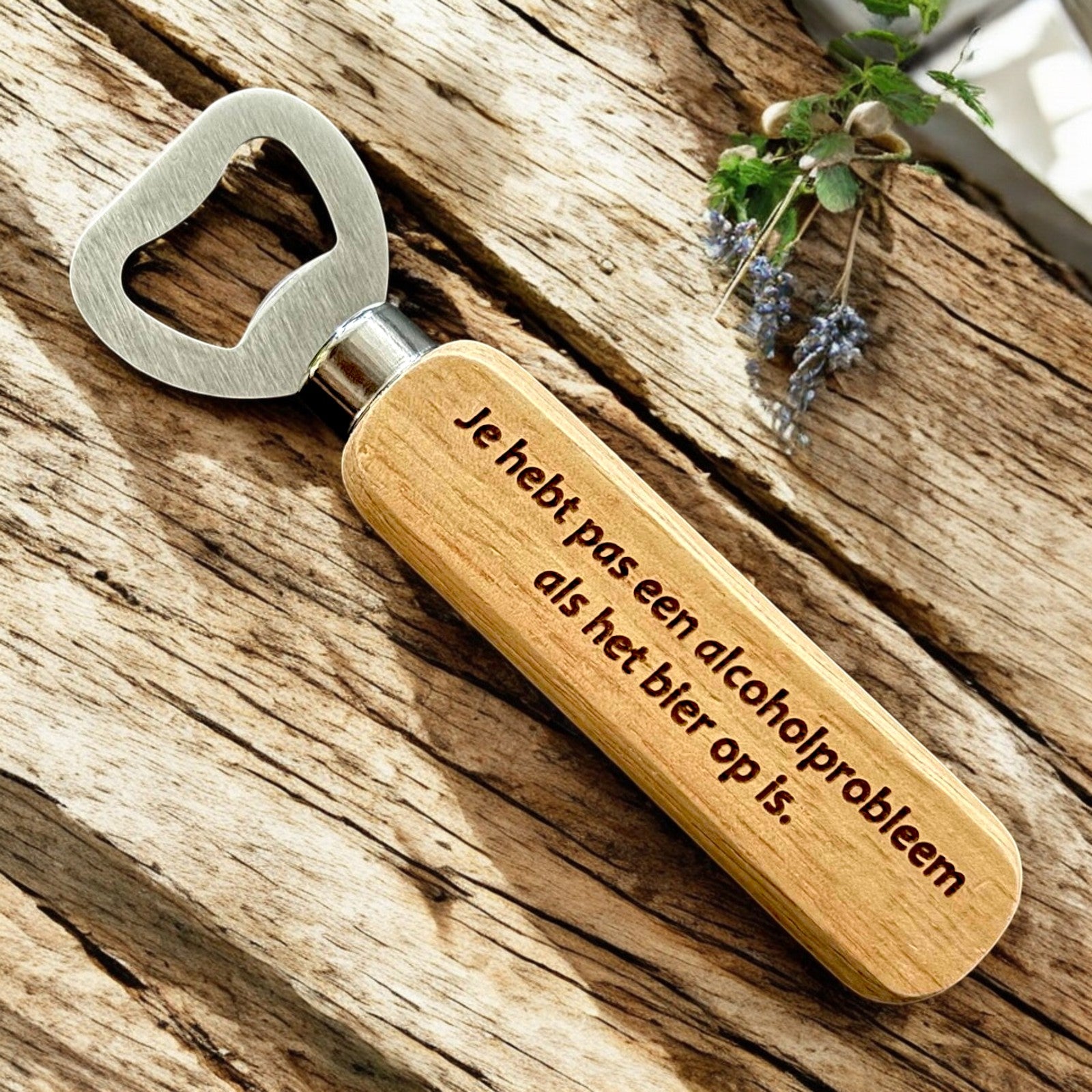Bieropener 'Je hebt pas een alcoholprobleem als het bier op is'